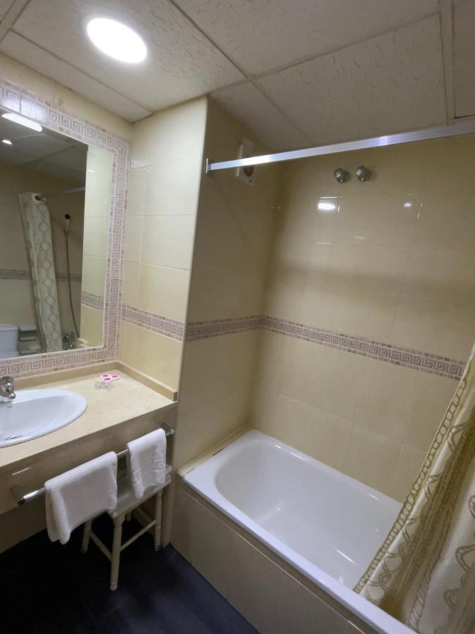 Condedu Hotel Badajoz Buitenkant foto
